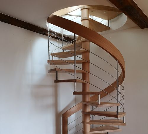 Spindeltreppe - Créateur d'escaliers Treppenmeister - Holzstufen / mit Metallstruktur / Holz