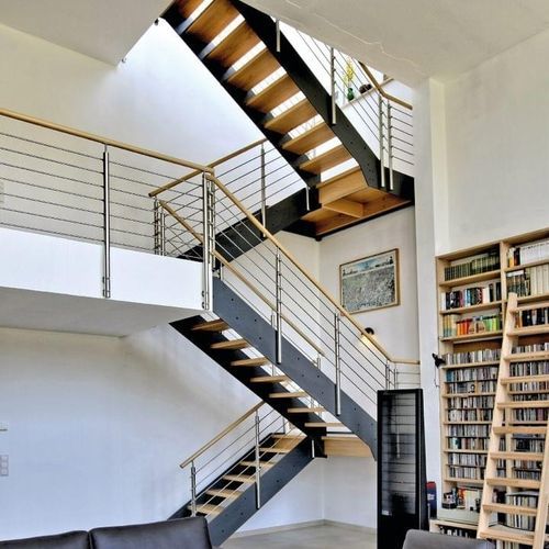 Viertelgewendelte Treppe - Créateur d'escaliers Treppenmeister - Holzstufen / mit Holzstruktur / für Privatgebrauch