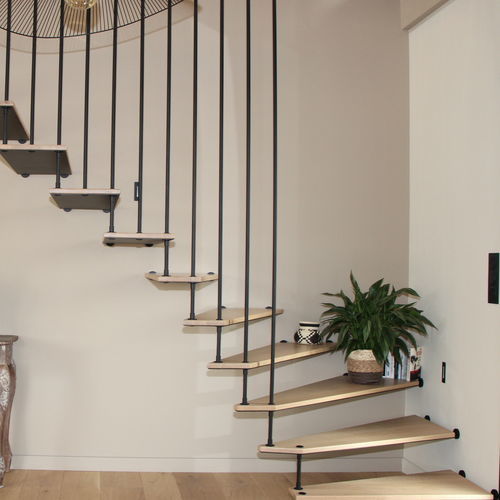 Gerade Treppe - AIR - Créateur d'escaliers Treppenmeister - viertelgewendelt / Holzstufen / mit Metallstruktur