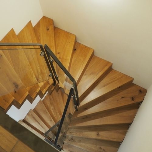 Viertelgewendelte Treppe - Créateur d'escaliers Treppenmeister - halbgewendelt / Holzstufen / Metall