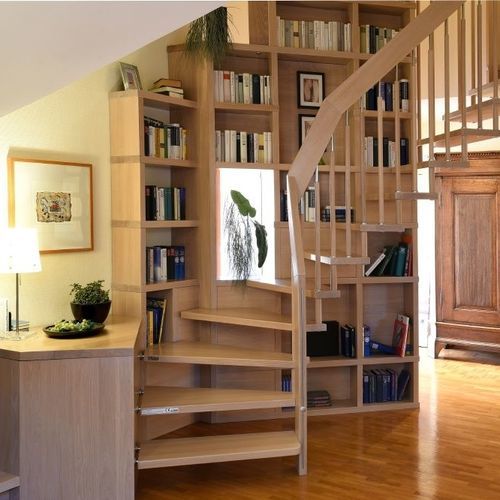 Wandmontiertes Bücherregal - Créateur d'escaliers Treppenmeister - modern / Holz / maßgefertigt