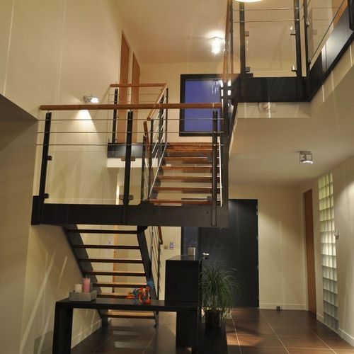 Halbgewendelte Treppe - LOFT 5119D - Créateur d'escaliers Treppenmeister - Holzstufen / Metall / für Privatgebrauch