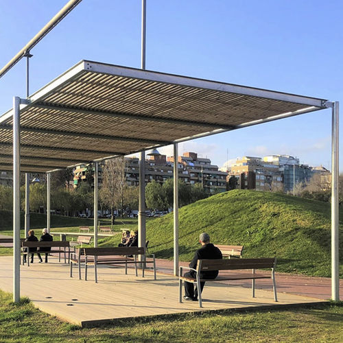 Pergola mit Oberflächenmontage - Habana - URBADIS Microarquitectura - galvanisiertem Stahl / mit Sonnenschutzlamellen / Holzdach
