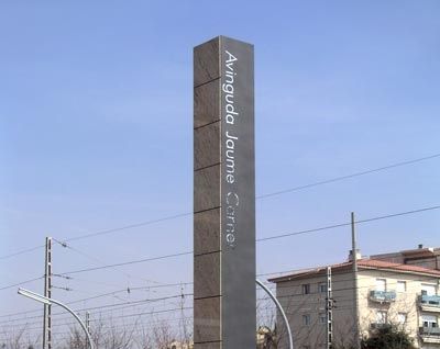 Stele zur Beschilderung - URBADIS Microarquitectura