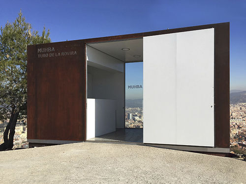 Informationskiosk - CUBIC 1 - URBADIS Microarquitectura - Metall