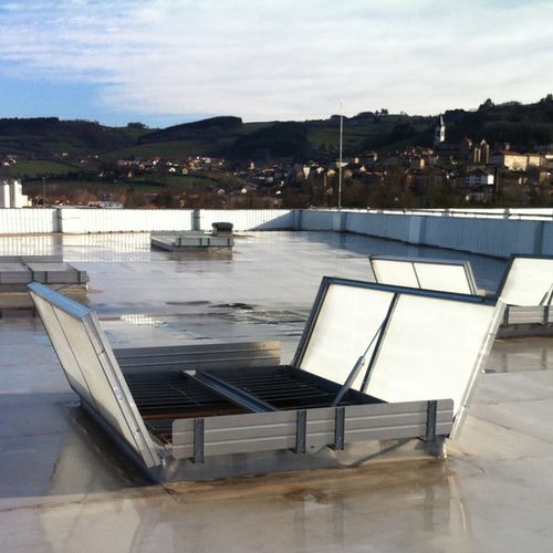 Aluminium-Rauchabzugsfenster - ECOFEU DV 110 - Kingspan Light + Air - Rauch- und Wärmeabzugsanlage