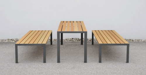 Moderne Tisch- und Stuhlkombination - MIRAMONDO : LA STRADA  - Pro Urba - Aqua Pro Urba - Holz / Metall / für öffentliche Bereiche