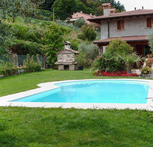 Maßgefertigtes Schwimmbecken - Ischia - Piscine Acquaform - integrierter Rand / für Außenbereich / erdverlegt