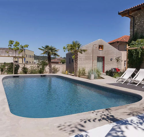 Maßgefertigtes Schwimmbecken - Montecarlo - Piscine Acquaform - integrierter Rand / unsichtbarer Rand / für Außenbereich