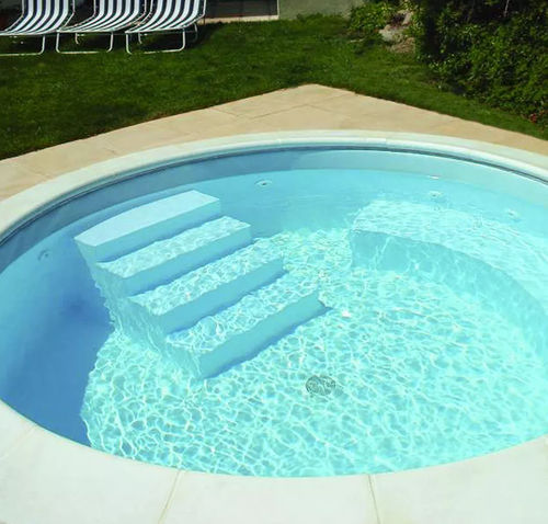 Maßgefertigtes Schwimmbecken - Riviera - Piscine Acquaform - integrierter Rand / unsichtbarer Rand / für Außenbereich
