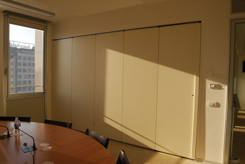 Schiebe-Stapel-Trennwand - DOMINO DUO - Oddicini Industrie - Holz / für professionellen Einsatz