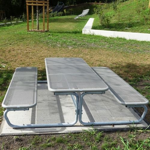 Klassischer Picknicktisch - PARADORES  - NORCOR MOB.URBAIN - Stahl / Maschen / Gestell aus galvanisiertem Stahl