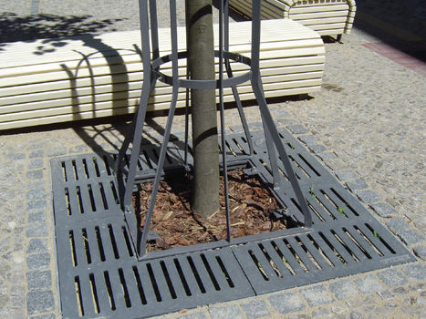 Quadratisches Baumgitter - LINEAL - NORCOR MOB.URBAIN - Gusseisen