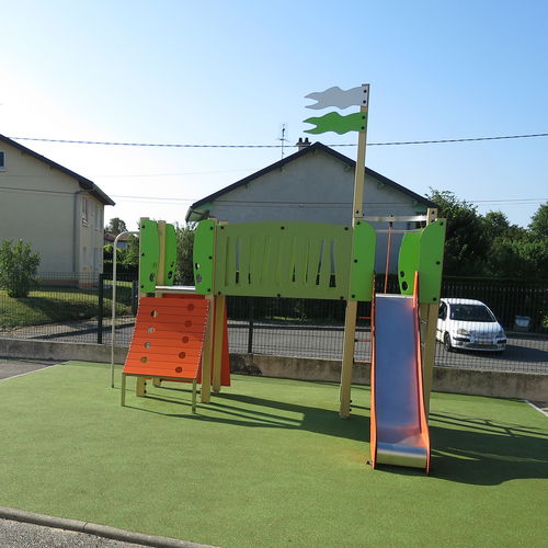Spielplatzgerät für öffentliche Anlagen - MA CABANE 2 TOURS DRAPEAU 3717 - Transalp - Holz / Metall / HPL