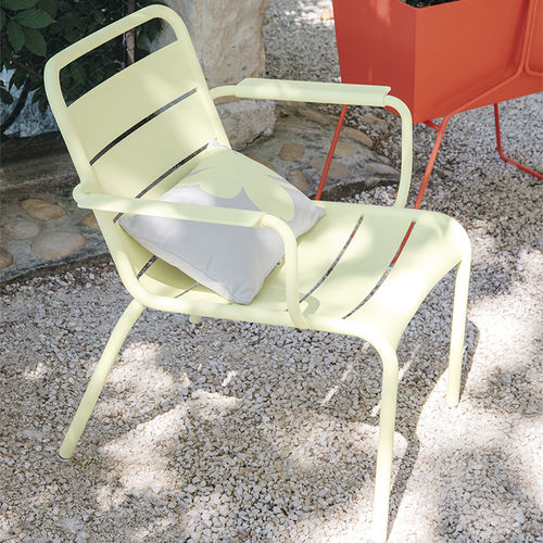 Moderner Gartenstuhl - LUXEMBOURG - FERMOB - für Außenbereich / für den Innenraum / Aluminium