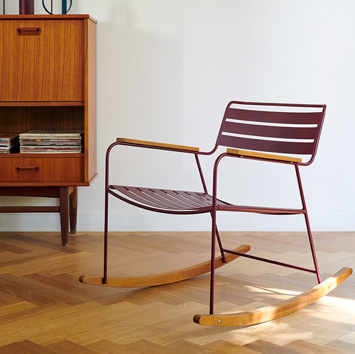 Schaukelsessel - SURPRISING - FERMOB - modern / Leder / Teakholz