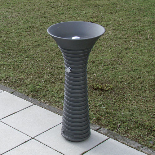 Trinkbrunnen für Außenbereich - COMENDADOR - LARUS DESIGN - Stahl / Gusseisen / für öffentliche Bereiche