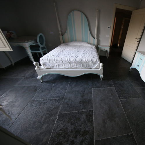 Naturstein-Bodenbelag - BLUESTONE - Pietra di gerusalemme - aus Jerusalemer Stein / für den Innenraum / für Wohnbereich