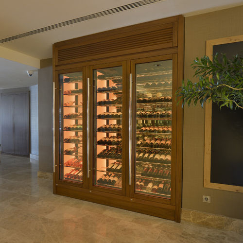 Maßgefertigter Weinkühlschrank - MARRIOTT SISLI HOTEL - Focus Wine Cellars - für professionellen Einsatz / Einbau / Holz