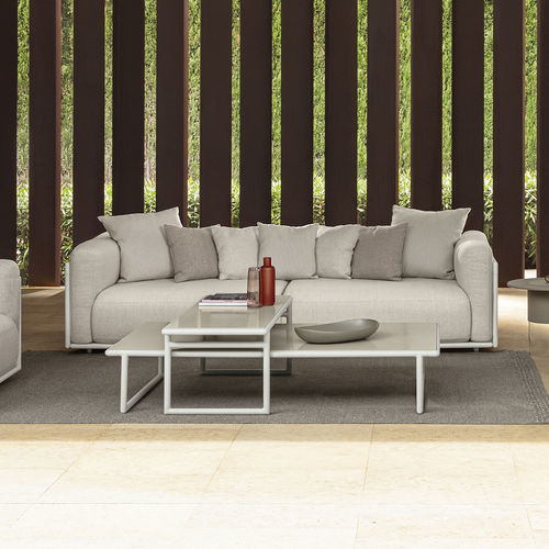Moderner Couchtisch - TRESS&Eacute; - TALENTI - Sandstein / emaillierter Lavastein﻿ / Gestell aus Aluminium