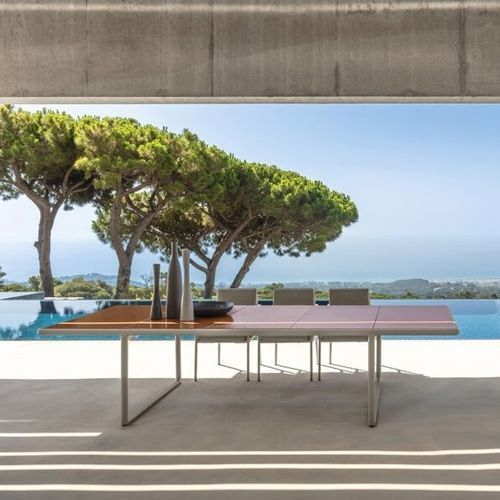 Moderner Esstisch - TRESS&Eacute; - TALENTI - Sandstein / emaillierter Lavastein﻿ / Gestell aus lackiertem Aluminium