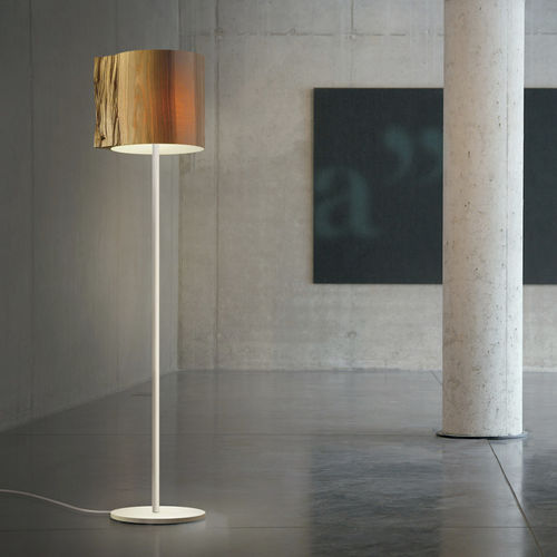 Stehleuchte - THE WISE ONE - Mammalampa - aus lackiertem Stahl / Holz / originelles Design
