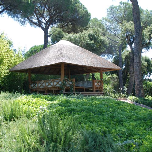 Teakholz-Pavillon - KINGDOM - HONEYMOON - Strohdach