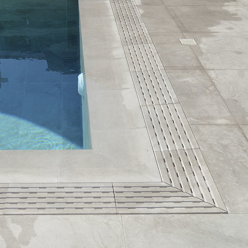 Feinsteinzeug-Ablaufrost - RJ67 - Cerámica Mayor - für Grünflächen / für Pool