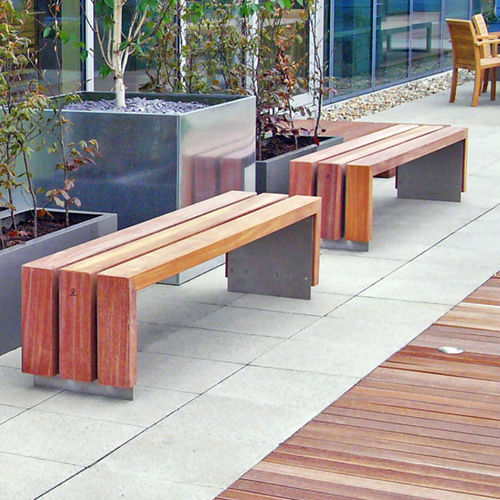 Moderne Bank für den öffentlichen Raum - BLOC - Factory Street Furniture - Holz / Edelstahl / mit Rückenlehne