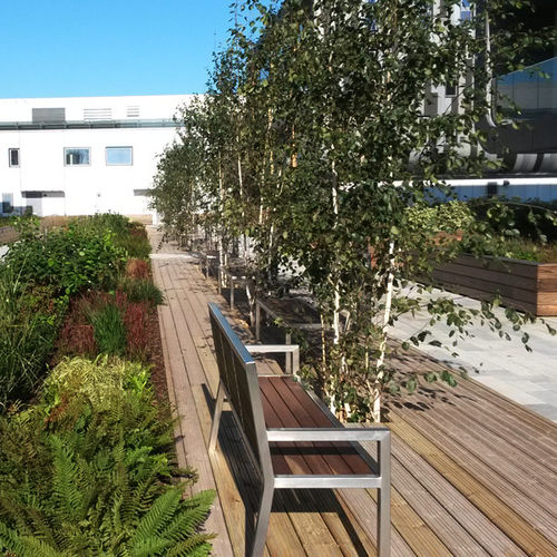 Moderne Bank für den öffentlichen Raum - UTIL - Factory Street Furniture - Holz / Edelstahl / mit Rückenlehne