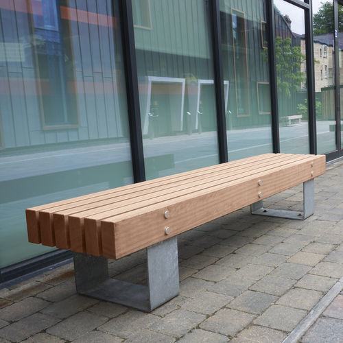 Moderne Bank für den öffentlichen Raum - QUAY - Factory Street Furniture - Holz / galvanisiertem Stahl / ohne Rückenlehne