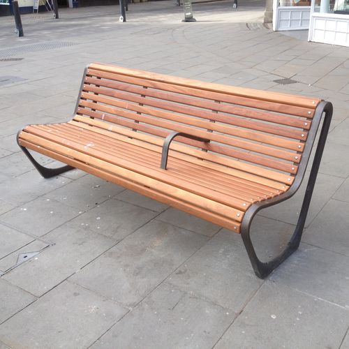 Moderne Bank für den öffentlichen Raum - CITY OF BATH - Factory Street Furniture - Holz / Gusseisen / mit Rückenlehne