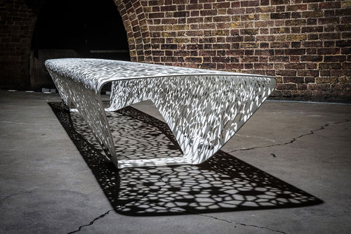 Bank für den öffentlichen Raum / organisches Design - OSSO - Factory Street Furniture - galvanisiertem Stahl / für Flughafen