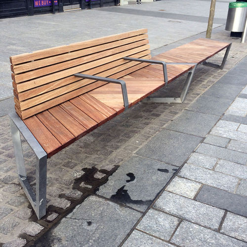 Moderne Bank für den öffentlichen Raum - STOCKTON - Factory Street Furniture - Holz / Aluminiumguss / mit Rückenlehne