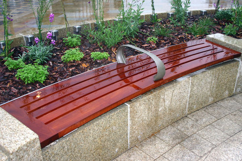 Moderne Bank für den öffentlichen Raum - LEYS GARDEN, LETCHWORTH GARDEN CITY - Factory Street Furniture - Holz / Edelstahl / Aluminiumguss