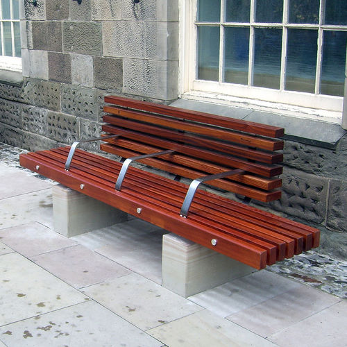 Moderne Bank für den öffentlichen Raum - FORFAR TOWN CENTRE - Factory Street Furniture - Holz / Edelstahl / Stein