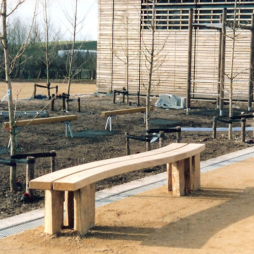 Moderne Bank für den öffentlichen Raum - EARTH CENTRE, DONCASTER - Factory Street Furniture - Eiche / modular