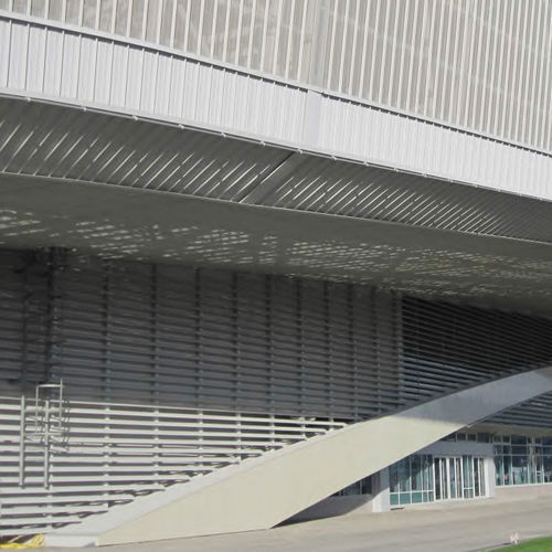 Aluminium-Sonnenschutzlamelle - ADLER ICE SCATING ARENA  - Arconic Architectural Products SAS, Merxheim/Frank - für Fassaden / vertikal / horizontal
