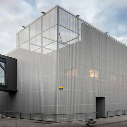 Aluminium-Sonnenschutzlamelle - CARCEMAL HEADQUATERS - Arconic Architectural Products SAS, Merxheim/Frank - für Fassaden / vertikal / stationär