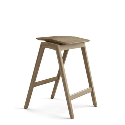 Klassischer Hocker - KNEKK - FORAFORM AS - Eiche / stapelbar / mit Fußstütze
