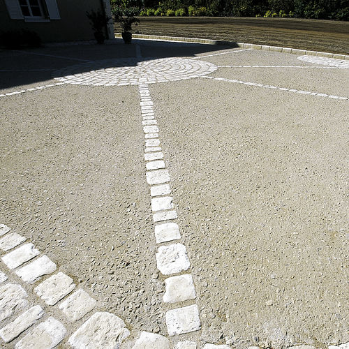 Beton-Bodenbelag - ARTEVIA® SABLE - Lafarge concrete - für den Außenbereich / für Terrasse / für öffentliche Bereiche