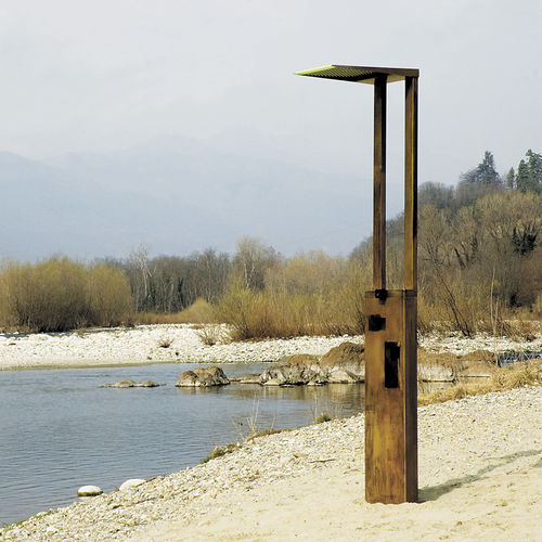 Duschsäule für Außenbereich - MENHIR - TENDER RAIN - Messing / wandmontiert / modern