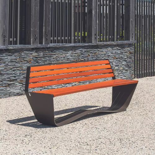 Moderne Bank für den öffentlichen Raum - KARMA - Concept Urbain - Stahlblech / Tropenholz / mit Rückenlehne