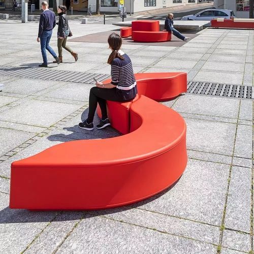 Bank für den öffentlichen Raum / organisches Design - ARABESQUE - Concept Urbain - rotationsgesintertes Polyethylen / ohne Rückenlehne / ohne Armlehnen
