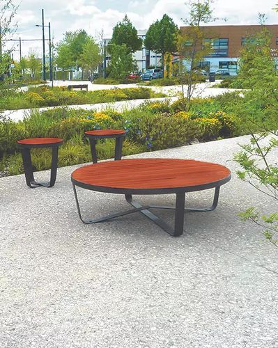 Moderner Couchtisch - KARMA - Concept Urbain - Tropenholz / Gestell aus Stahlblech / rund