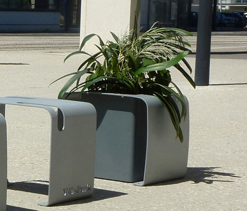 Polyethylen-Pflanzkübel - VÉLOPARK - Concept Urbain - galvanisiertem Stahl / Blech / rechteckig