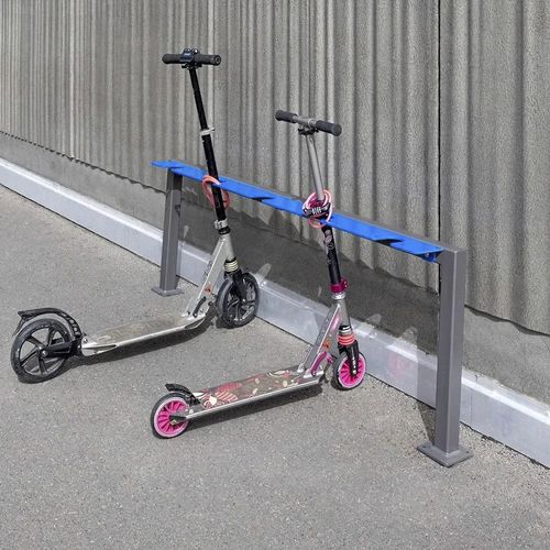 Wandmontiertes Rollerständer - Concept Urbain - doppelt / für Außenbereich / galvanisiertem Stahl
