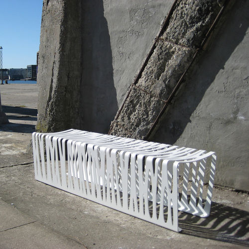 Moderne Bank für den öffentlichen Raum - ZEBRA - Concept Urbain - galvanisiertem Stahl / ohne Rückenlehne / ohne Armlehnen