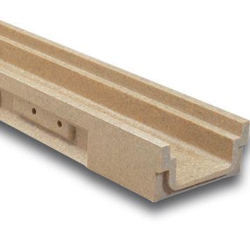 Abflussrinne für Sportplätze - M100V - ULMA - ARCHITECTURAL SOLUTIONS - Gitter / Schlitz / Polymerbeton