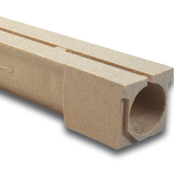 Abflussrinne für Sportplätze - OCULTO10 - ULMA - ARCHITECTURAL SOLUTIONS - zentrale Schlitz / Polymerbeton / für Pool